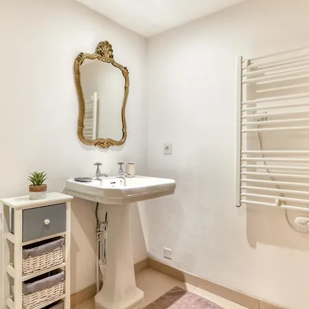 Au Pied De La Cité - Terrasse - Climatisation - Wifi Hébergement de vacances