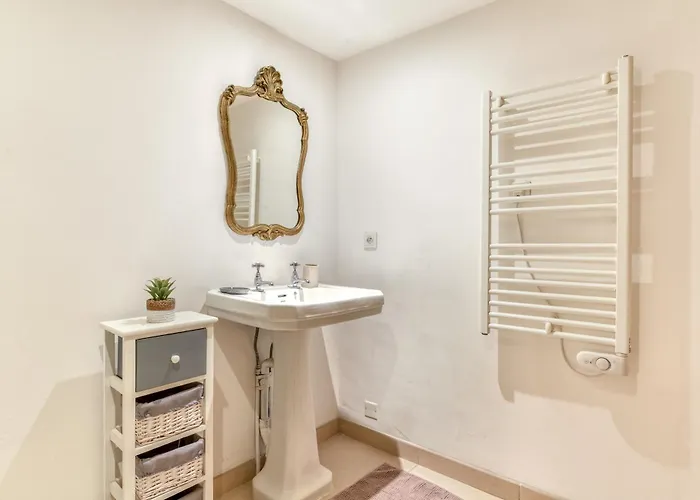 Au Pied De La Cite - Terrasse - Climatisation - Wifi Holiday home